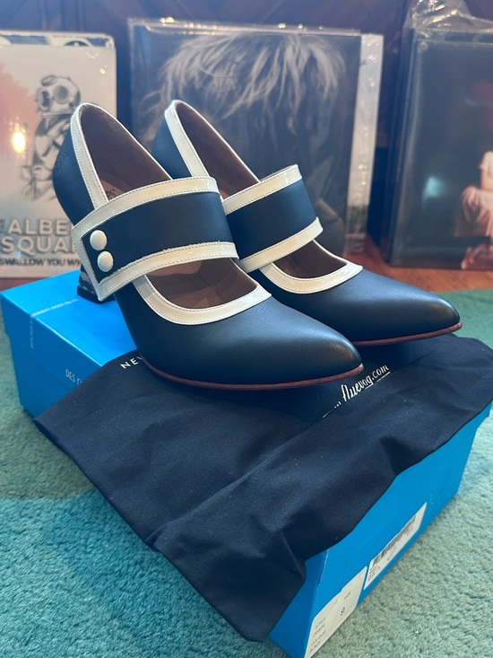 John Fluevog Shoes - Fluevog NEW IN BOX Big Presence Zewde black/cream wide strap retro heel- 9